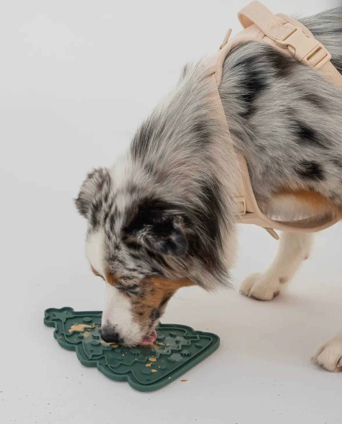Christmas Tree Enrichment Lick Mat with Silicone Spatula